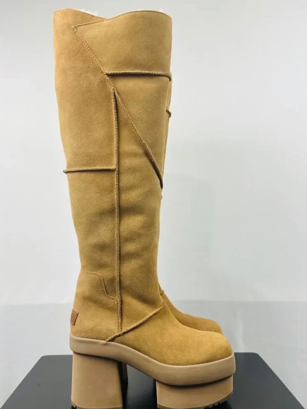 UGG Women's New Heights Platform Xtra Chestnut Shearling Boots 1157911 Size 9